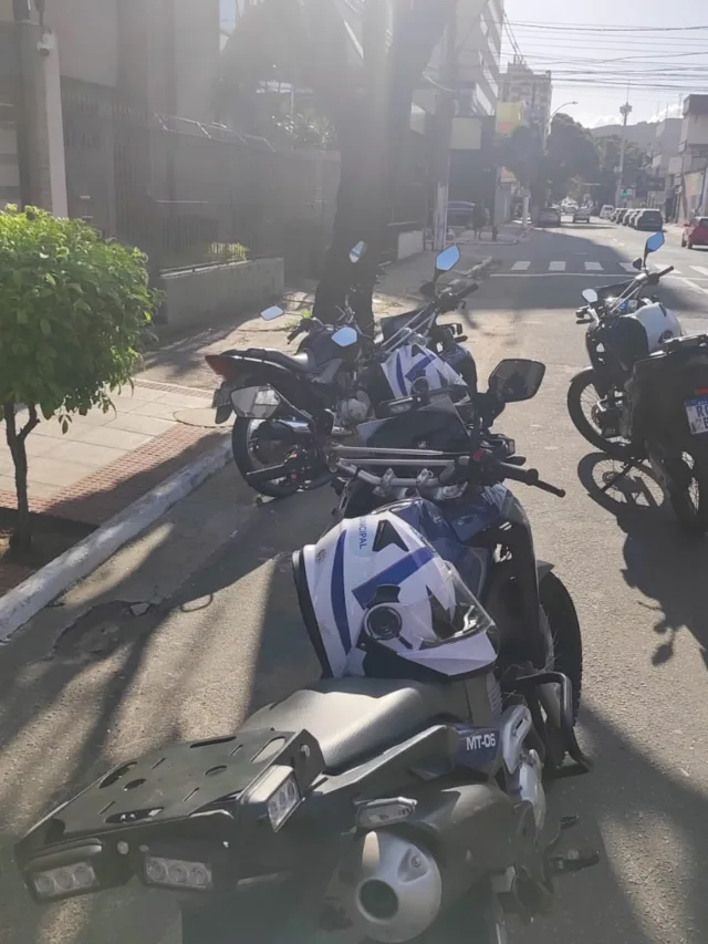 Motociclista sem CNH fura blitz e é detido após perseguição em Vila Velha