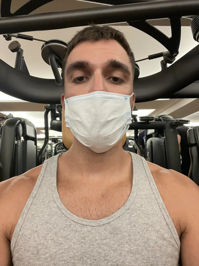 Que gato! Cantor Silva posta foto na academia e fãs deliram: “Marido”