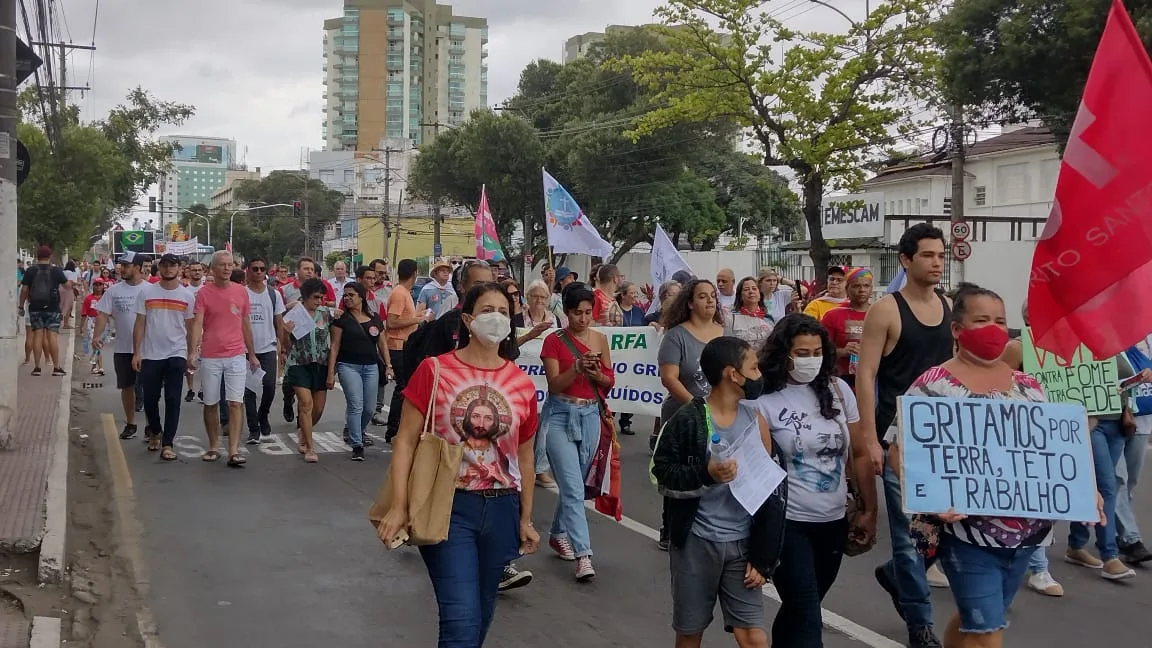 Grito dos Excluídos: manifestantes se reúnem na Ufes e seguem para Gurigica, em Vitória