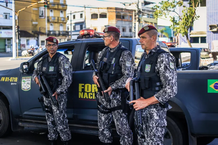 presença da força nacional, vigiando no bairro alvorada em Vila Velha