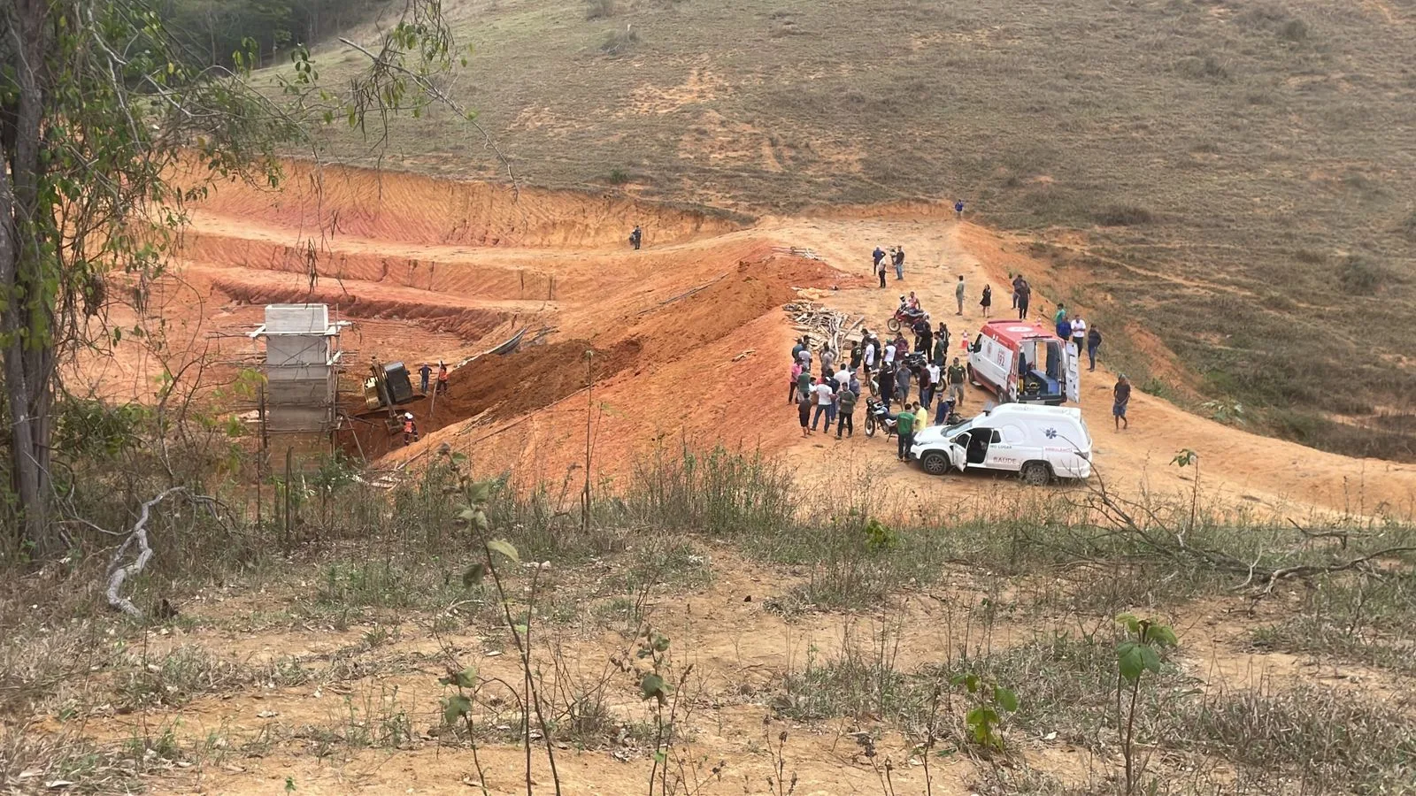 Soterramento em Águia Branca deixa um morto e um ferido