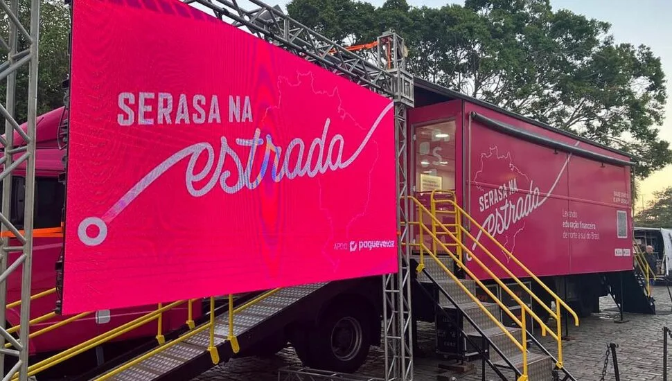 Caminhão da Serasa vai renegociar dívidas na Praça do Papa; veja como