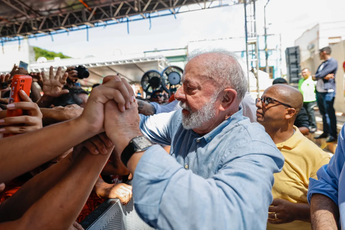 Lula diz que quem tentar golpe será preso e que não tem medo de atentados