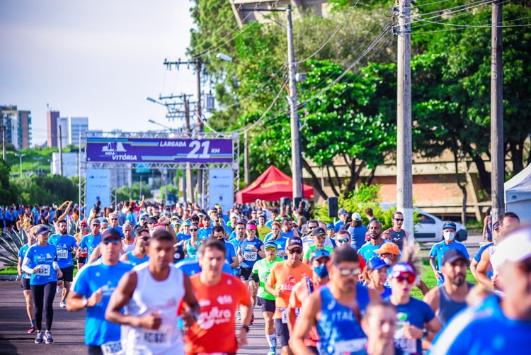 Dada a largada para a inédita Maratona de Vitória