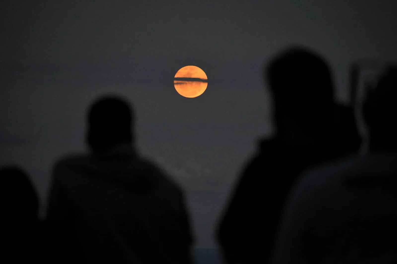 Vitória e Vila Velha terão programação para celebrar última Superlua do ano