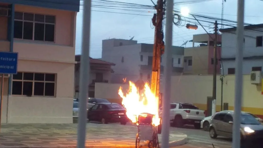 Vendedor de pipoca tem alta após botijão de carrinho explodir no interior do ES