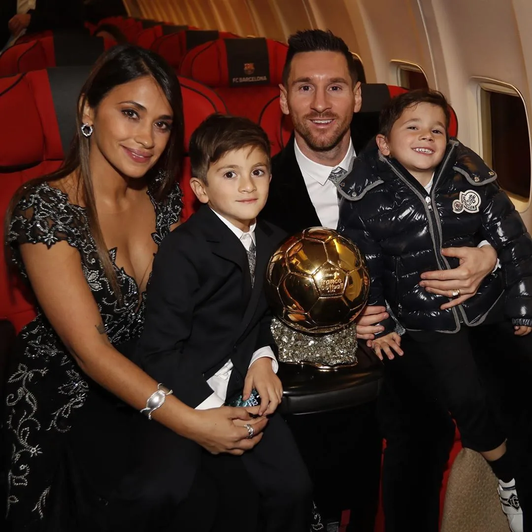 Messi conquista Bola de Ouro pela sexta vez e se torna maior vencedor