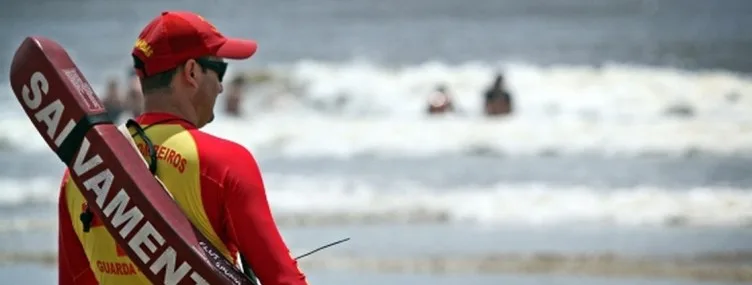 Número de guarda-vidas nas praias da Grande Vitória não é suficiente, diz sindicato