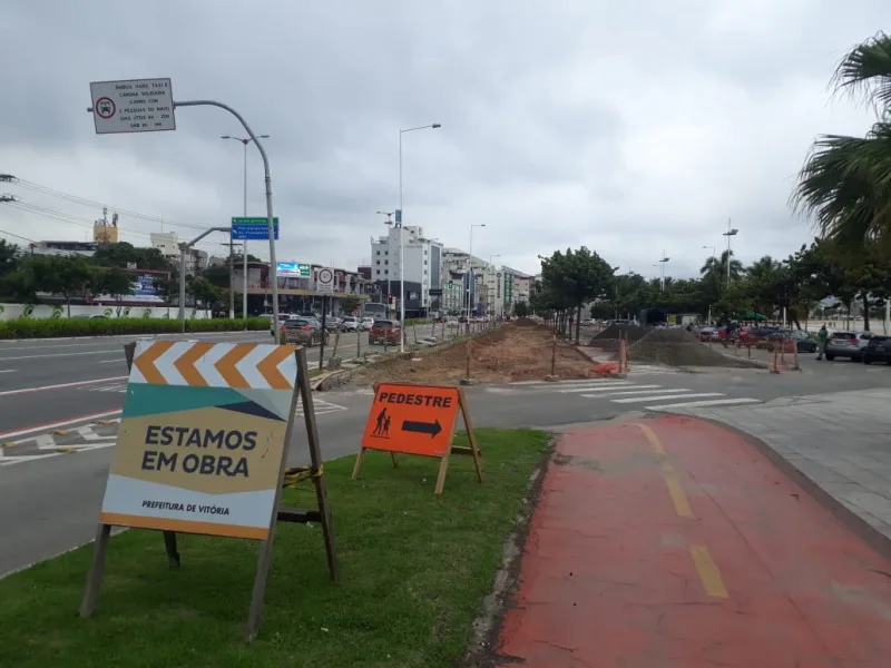 Obra de ciclovia em Camburi