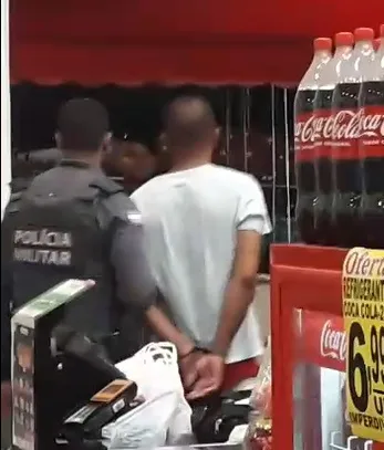 Homem é detido após dizer que estava com bomba em mochila, em Cariacica