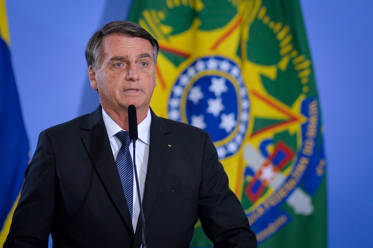 Bolsonaro confirma presença em funeral da rainha Elizabeth II em Londres