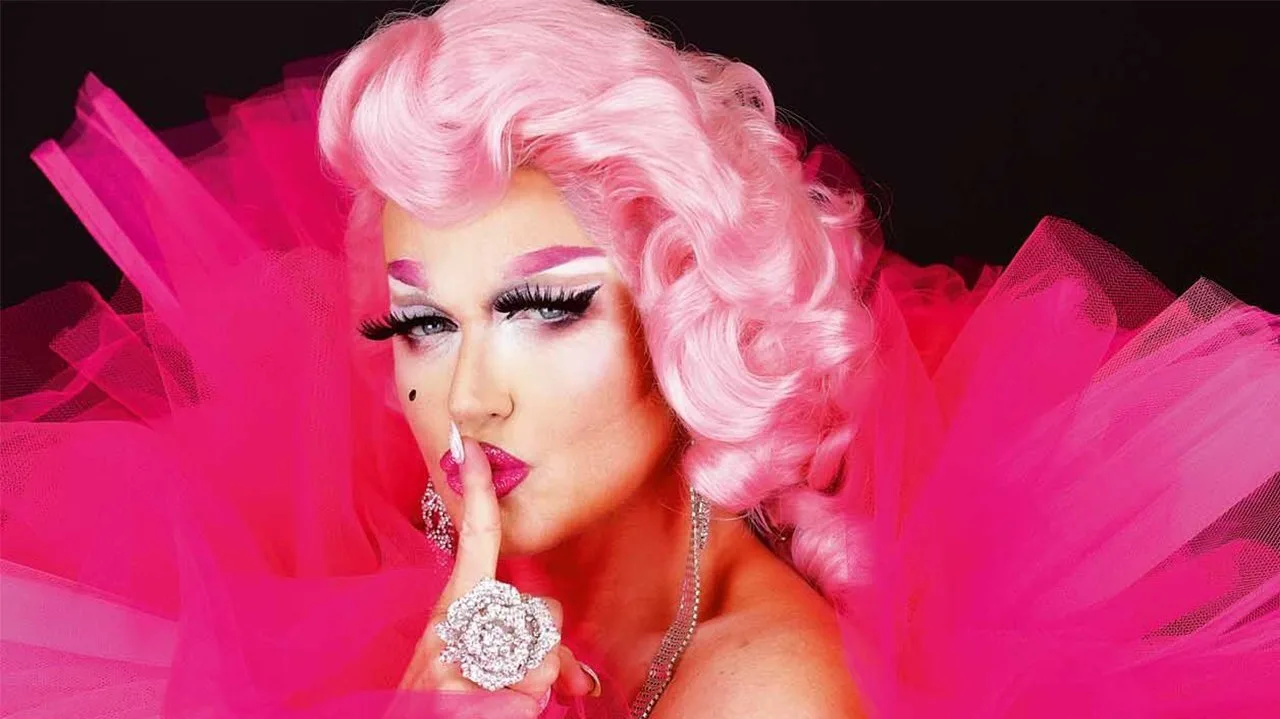 Xuxa assina contrato de reality "RuPaul's brasileiro" e surge de drag