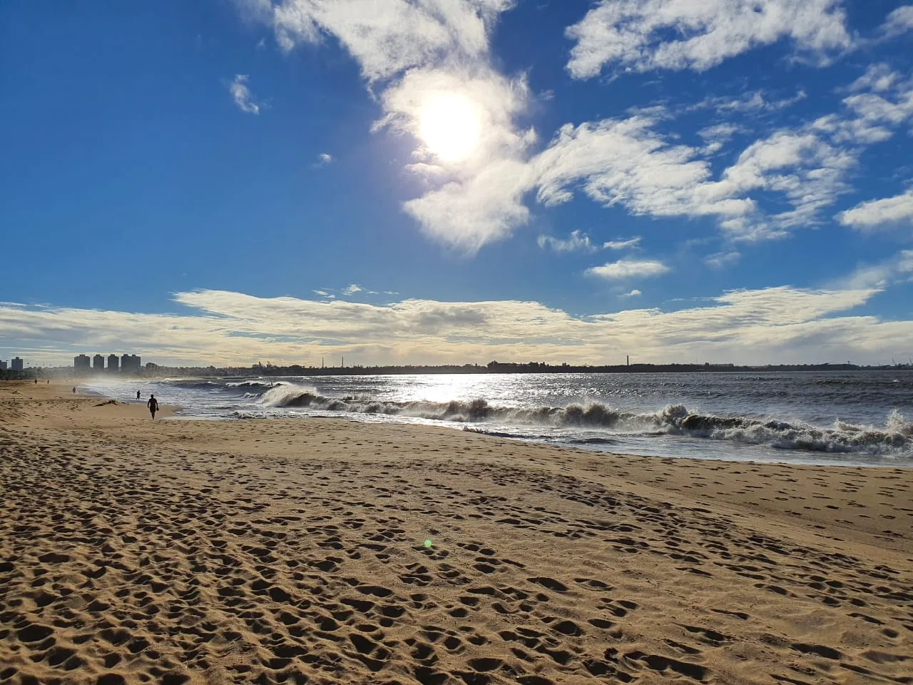 Pescador encontra corpo na Praia de Camburi, em Vitória