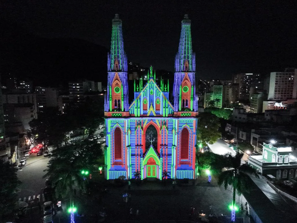 Catedral de Vitória terá show de luzes gratuito até o Natal; veja dias e horários