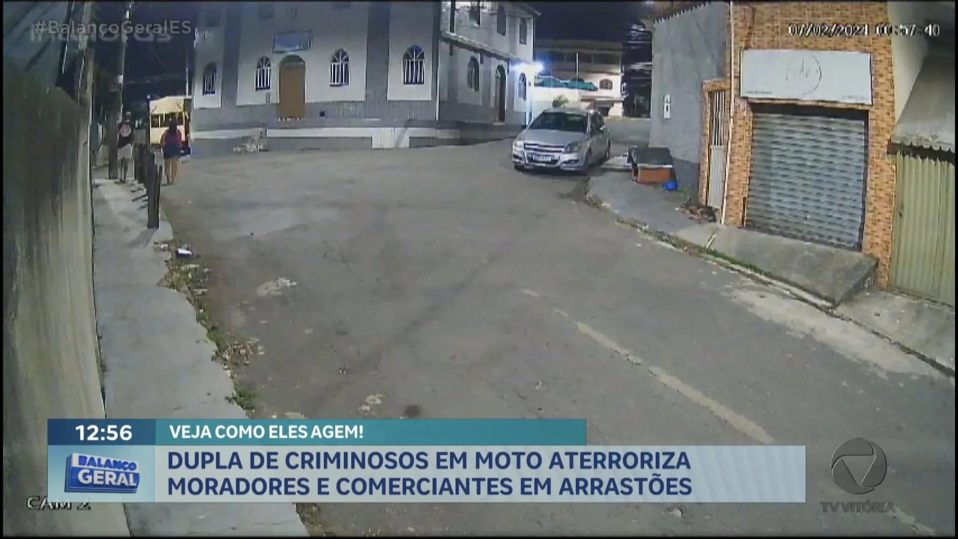 Dupla de criminosos em moto aterroriza moradores e comerciantes em arrastões