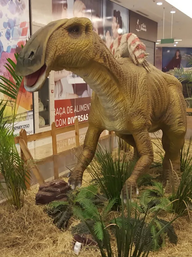 De graça: exposição com réplicas de dinossauros gigantes chega a Vila Velha neste domingo