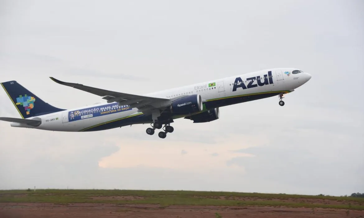 Aeronave da azul que transportará vacinas contra a covid-19.