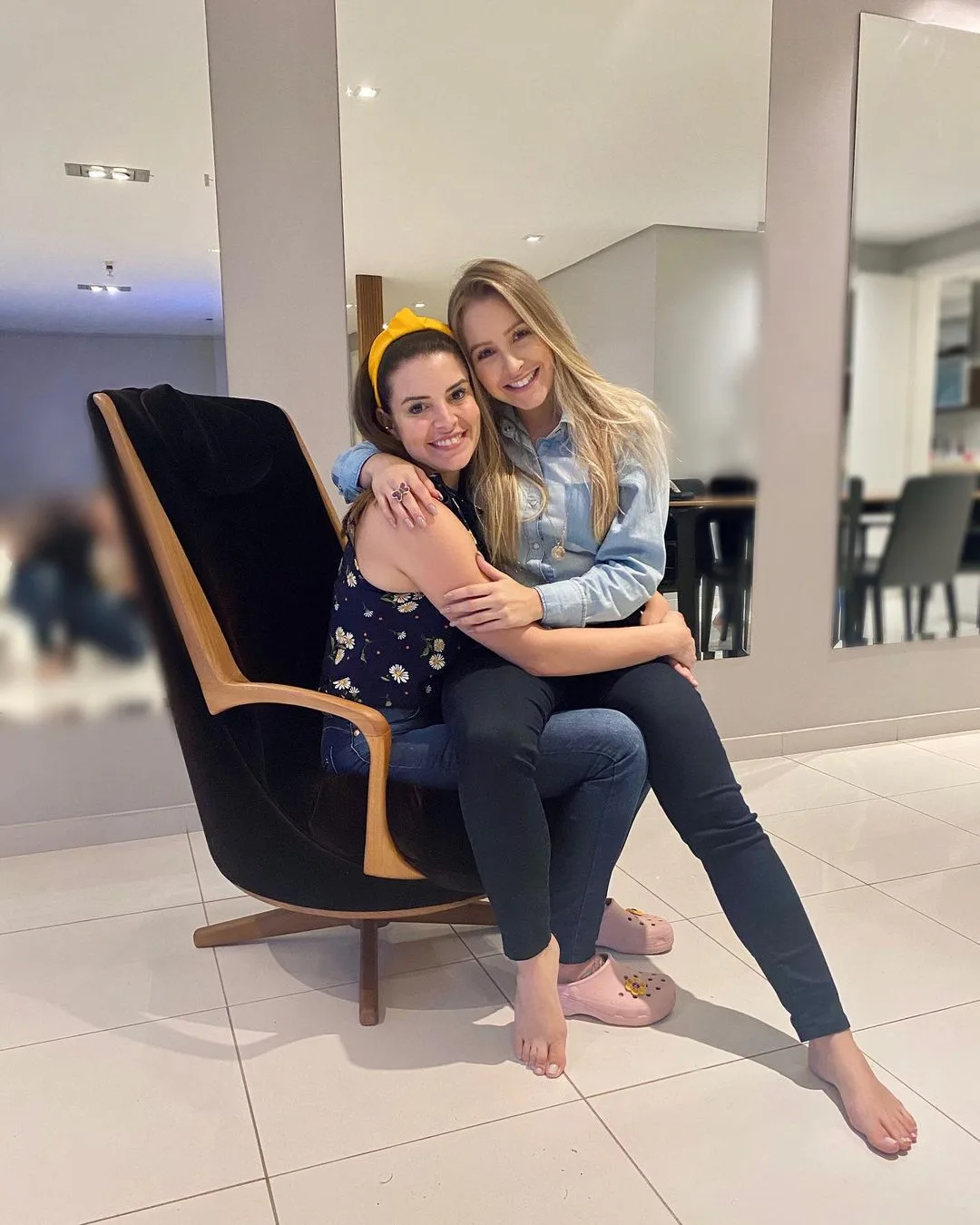 Carla Diaz surpreende seguidores ao reencontrar ex-Chiquitita, Renata Del Bianco: Minha infância resumida em uma foto