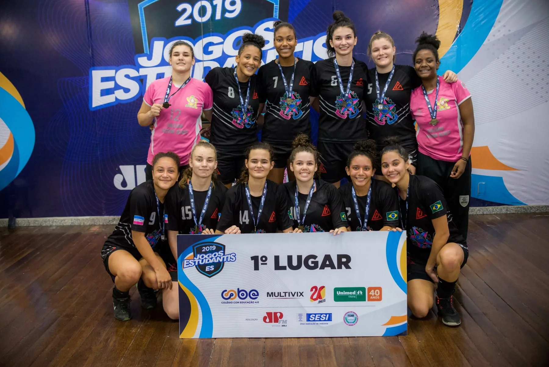 Confira as fotos das finais do handebol e do tênis de mesa