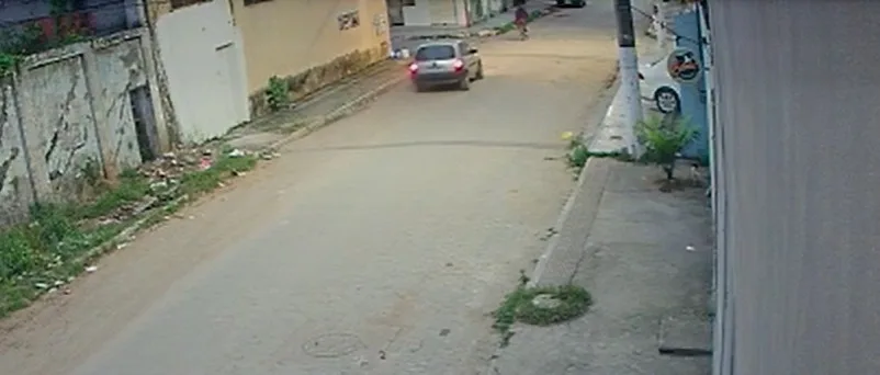 VÍDEO | Mulher é atropelada em Vila Velha e motorista foge