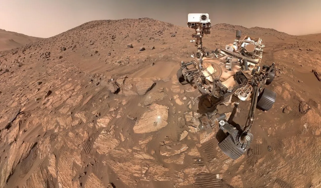 Nasa publica selfie do rover Perseverance durante trabalho em Marte