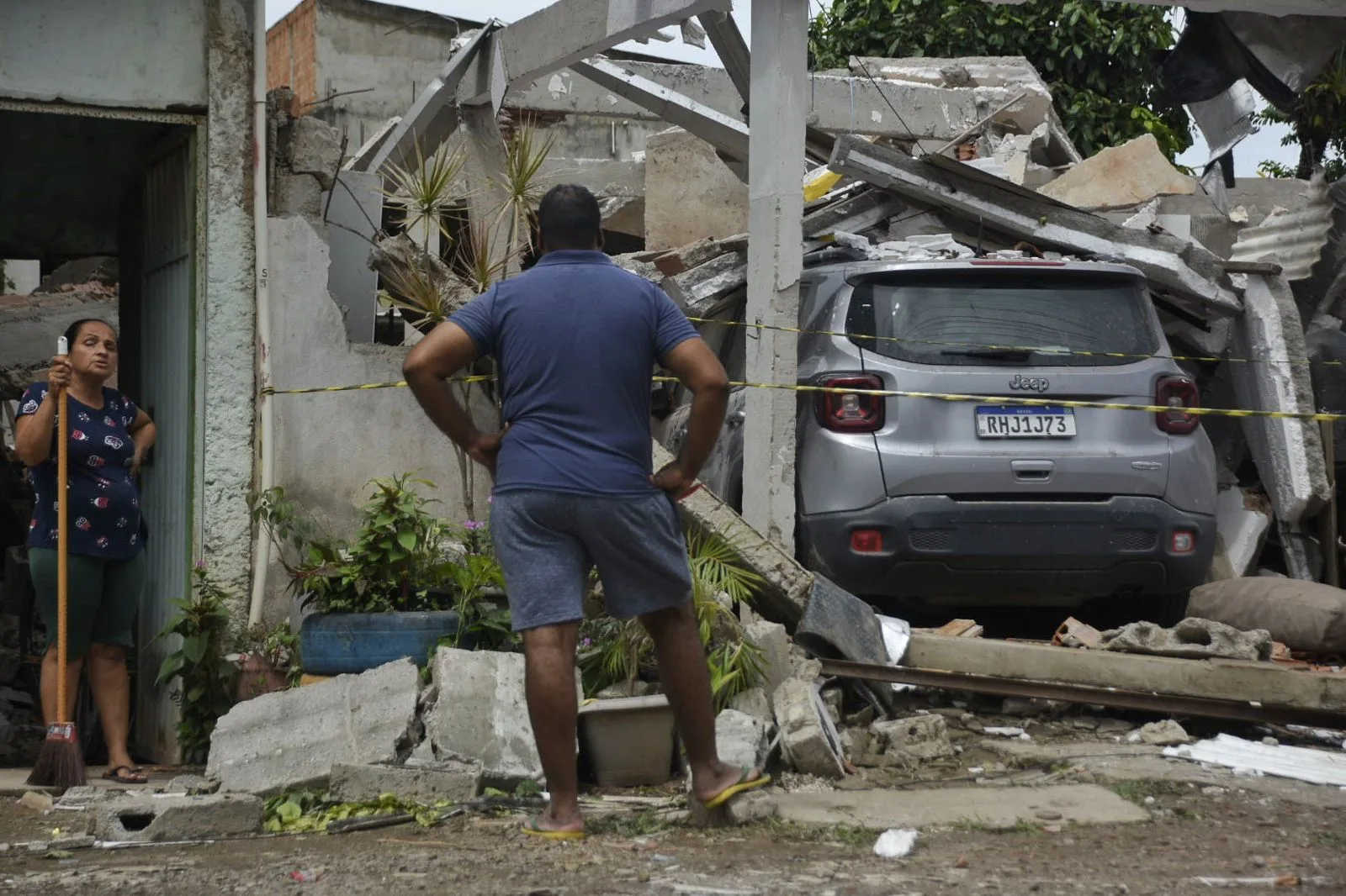 VÍDEO | Cenário de destruição: veja como ficou casa após desabamento em Vila Velha