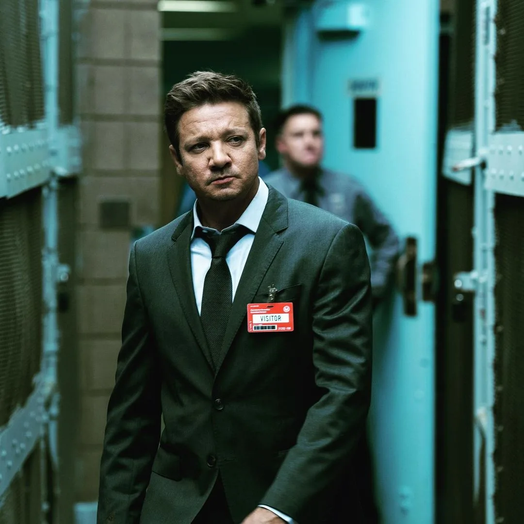 Jeremy Renner revela ter perdido nove quilos e parado de fumar depois de acidente na neve