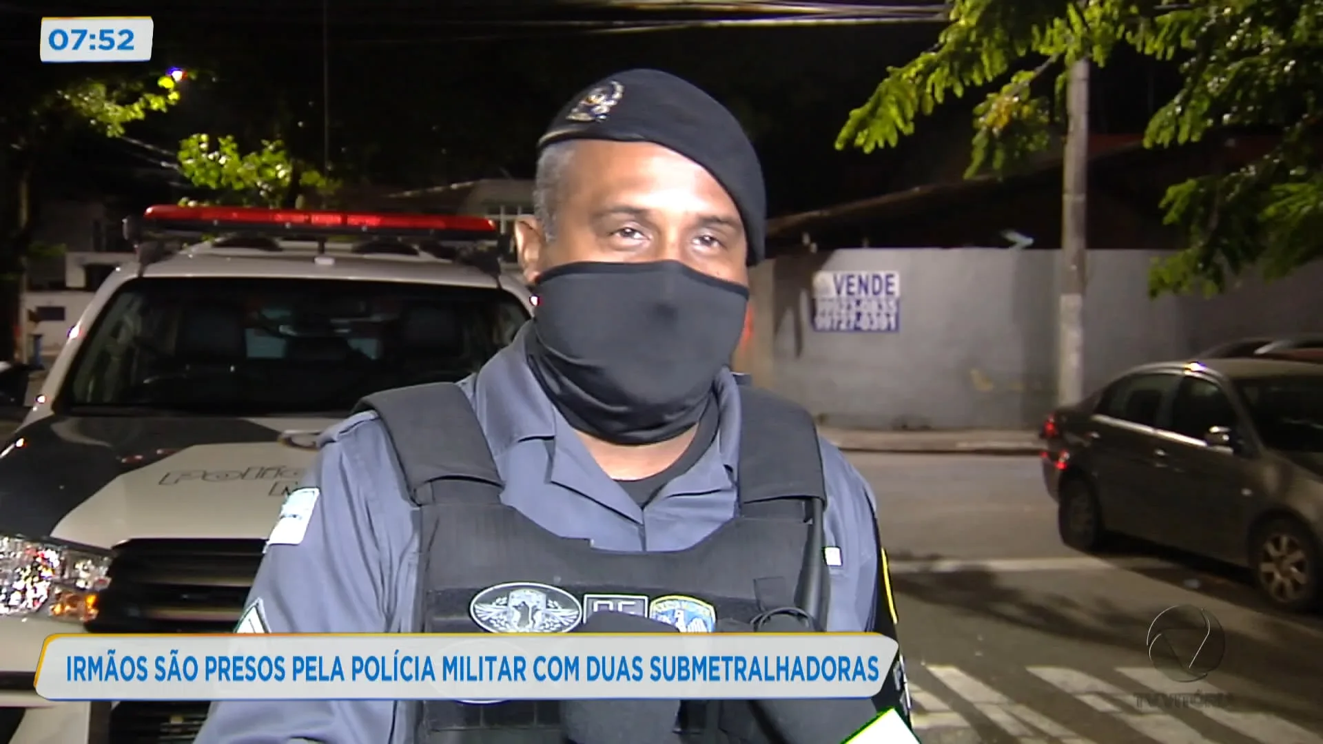 Irmãos são presos pela polícia militar com duas submetralhadoras