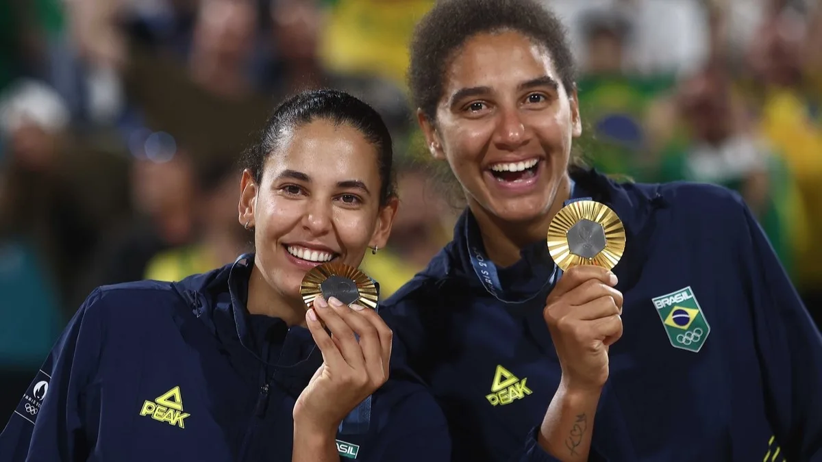 2024.08.09 – Jogos Olímpicos Paris 2024 – Vôlei de praia feminino – A dupla brasileira Duda e Ana Patricia e vencem as canadenses Melissa e Brandie e conquistam a medalha de ouro. Foto: Luiza Moraes/COB.