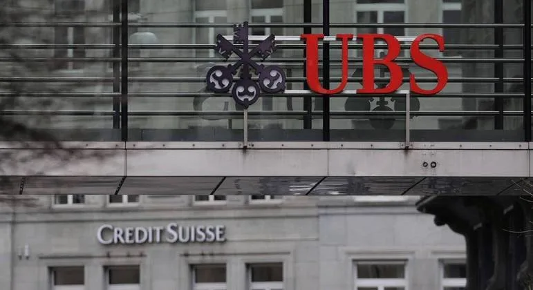 UBS oferece US$ 1 bilhão para comprar Credit Suisse e evitar falência