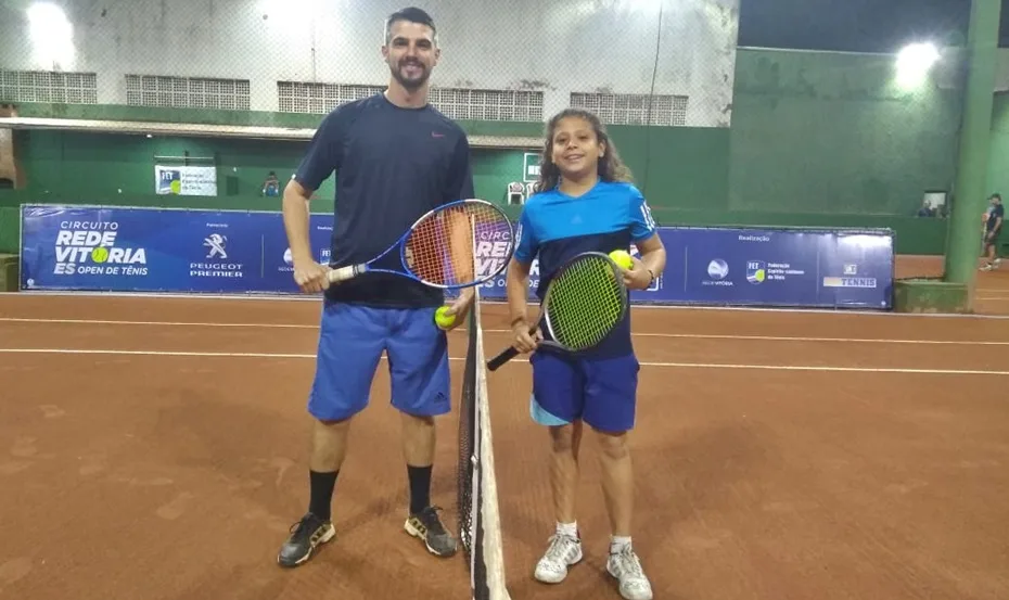 1ª Rodada do Circuito Rede Vitória Open de Tênis conta com partida entre atletas com 23 anos de diferença