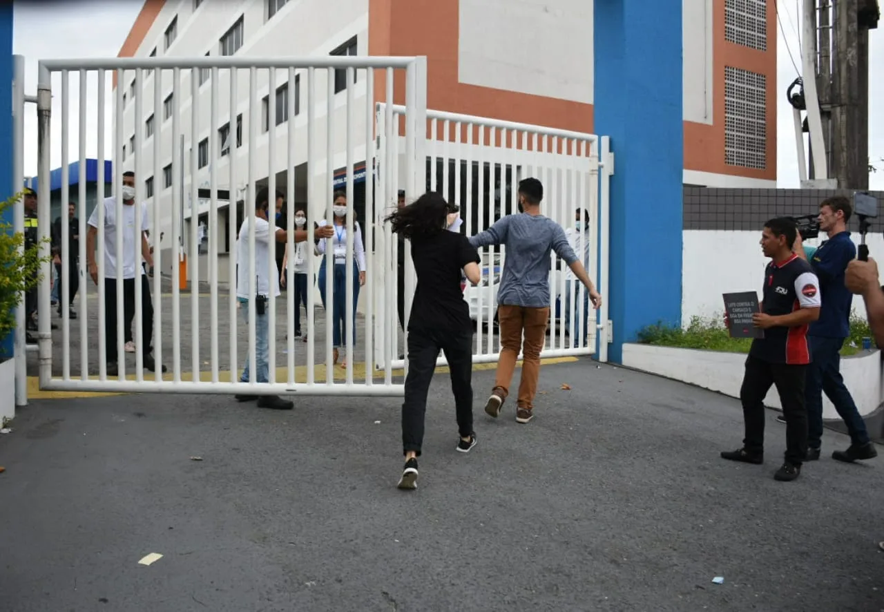 Sufoco no Enem! Alunos entram segundos antes de portões fecharem