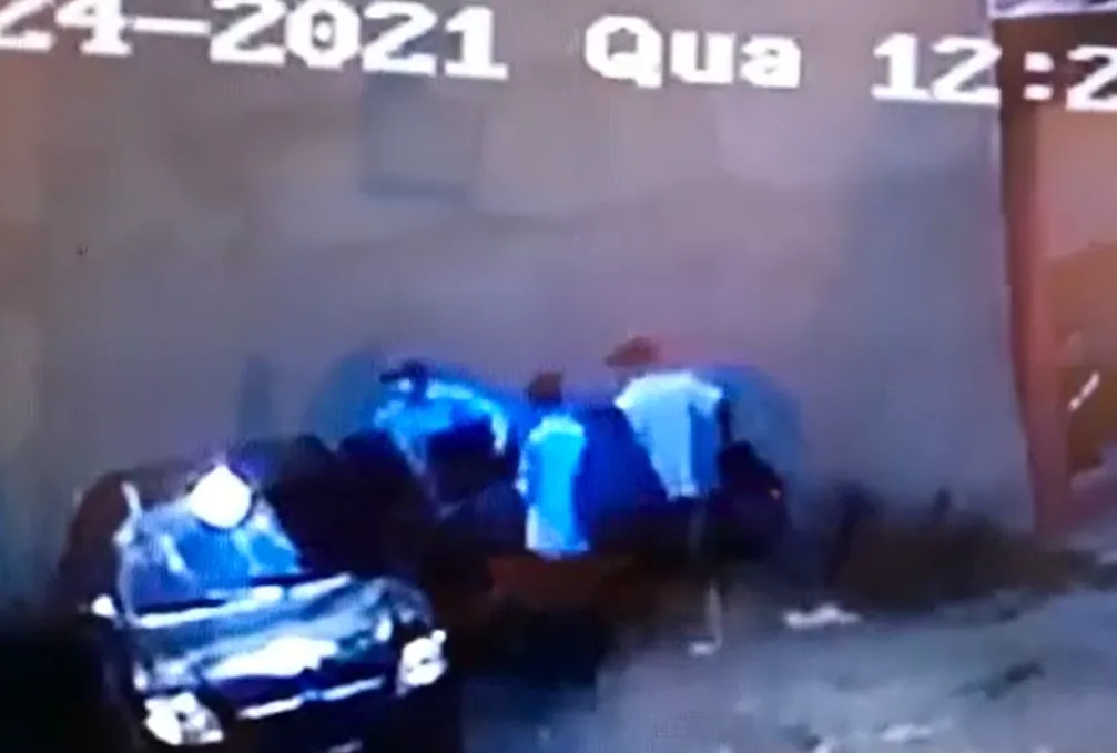 VÍDEO | Loja de roupas é assaltada em Cariacica