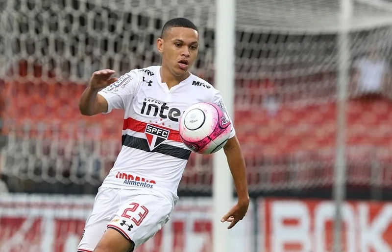 Internacional anuncia a contratação do atacante Marcos Guilherme, ex-São Paulo