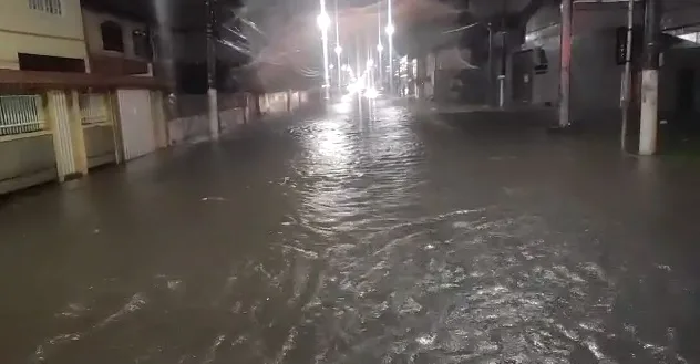 Chuva deixa cinco desalojados em São Domingos do Norte; cerca de 300 pessoas ainda estão fora de casa no Espírito Santo