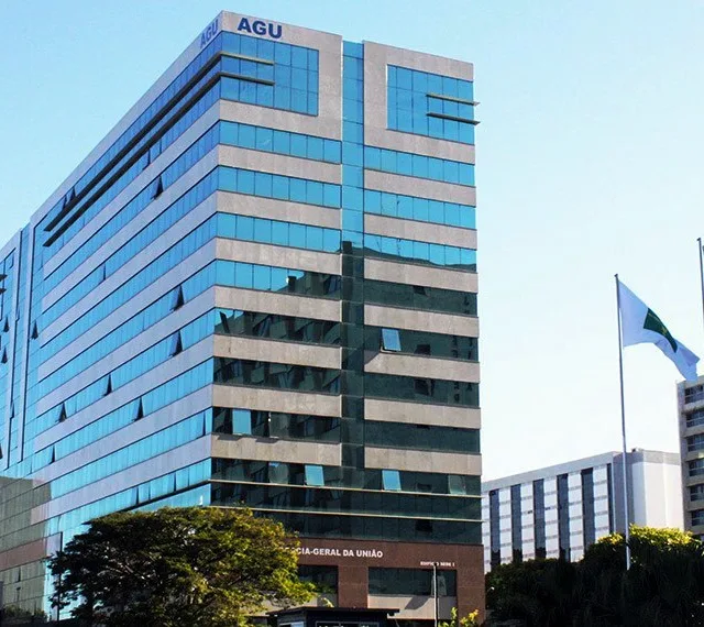 AGU lança editais com 110 vagas e salários até R$ 8,3 mil