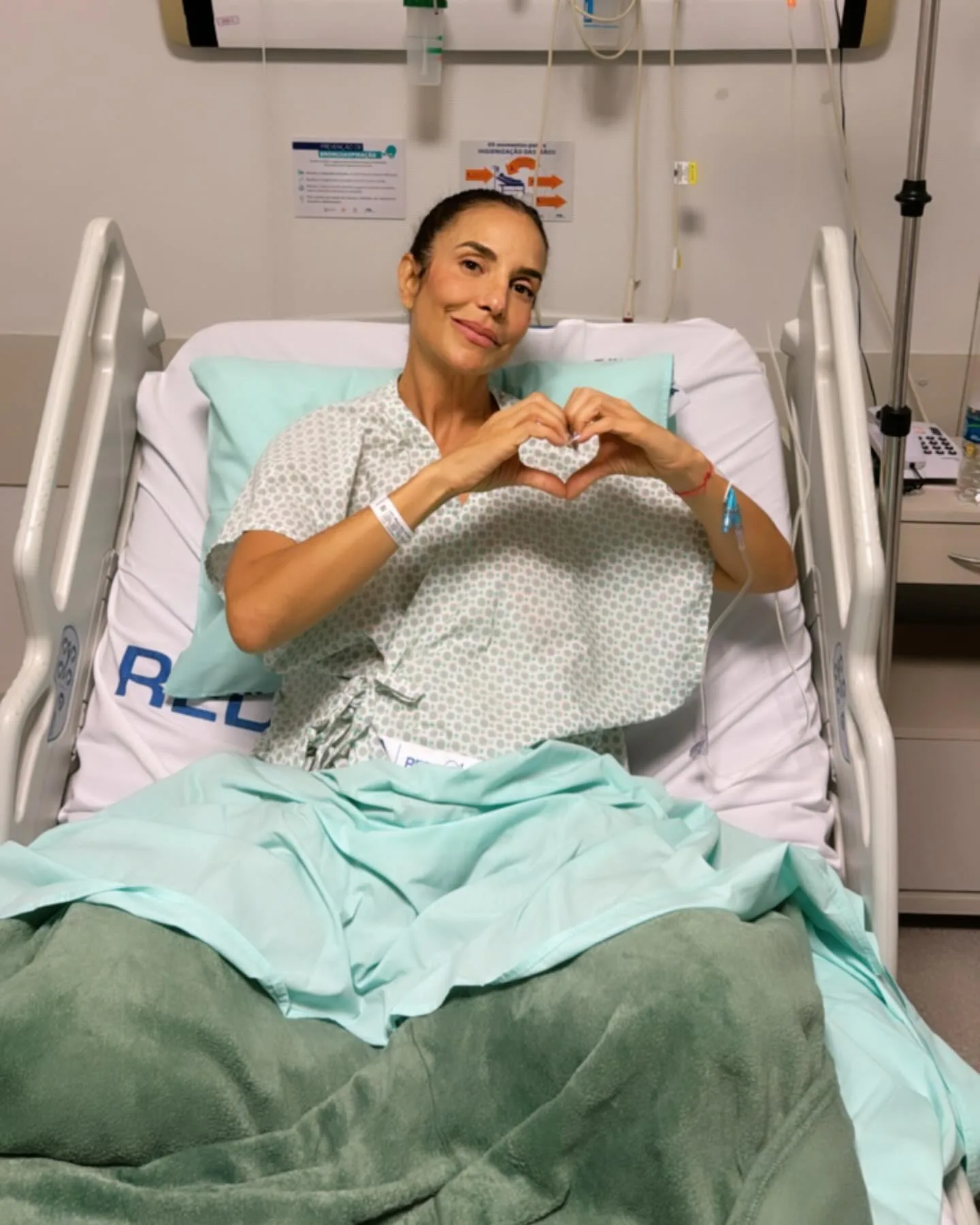 Com Ivete Sangalo hospitalizada, filho declara: "Mãe é guerreira"