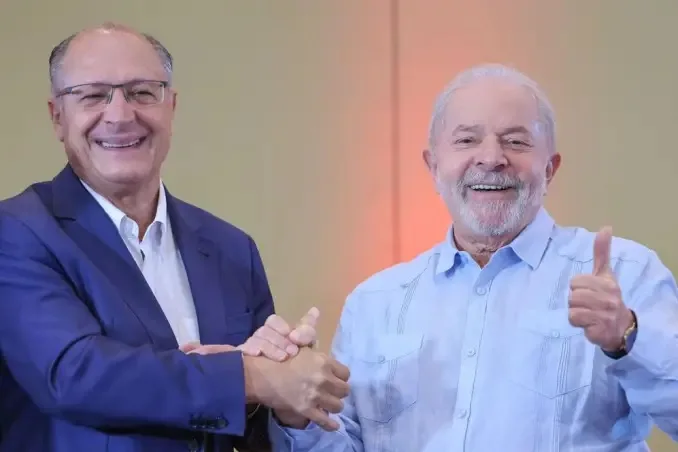 Convidados repetem no plenário grito de solidariedade a Lula no período da prisão