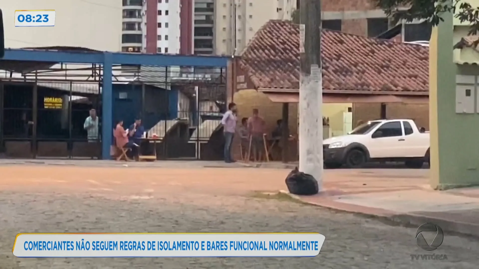 Comerciantes não seguem regras de isolamento e bares funcionam normalmente