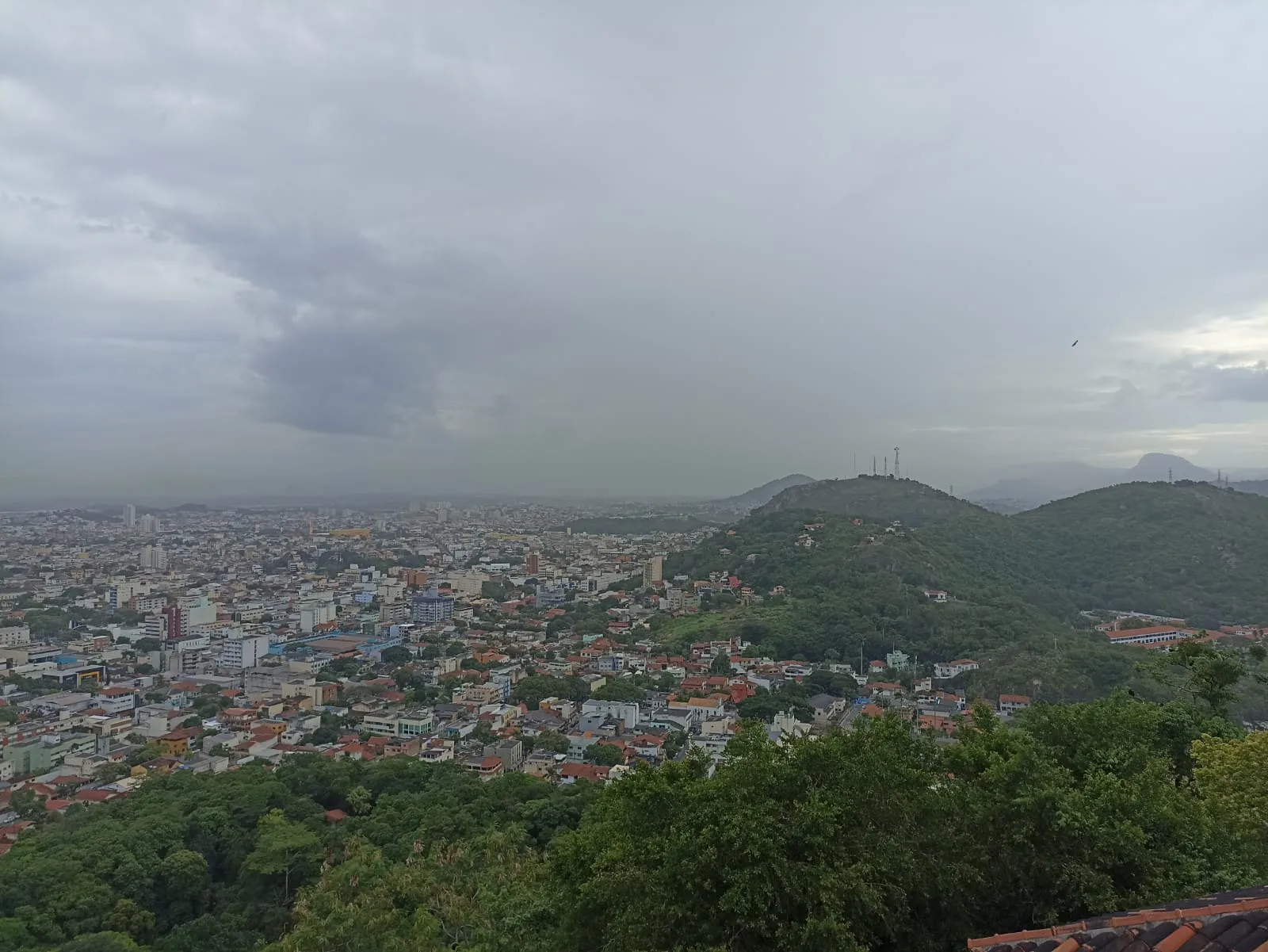 Cidades do ES têm alerta de chuvas intensas nos últimos dias de 2021