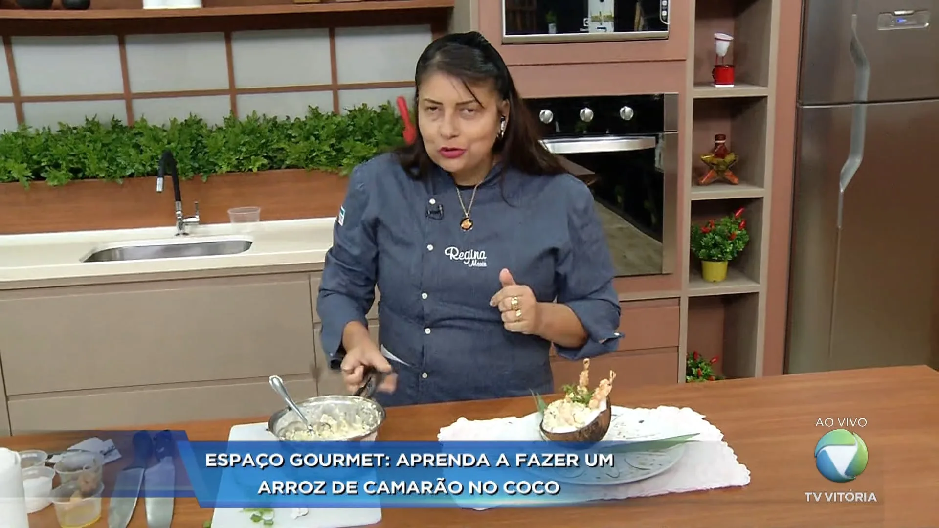 Espaço gourmet: arroz de camarão no coco