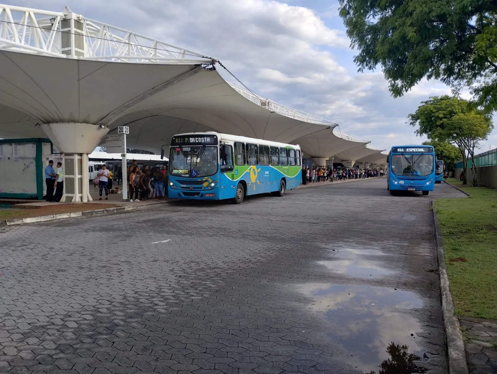 Após lona 'rasgar' com forte chuva, Terminal de Itaparica funciona normalmente nesta segunda