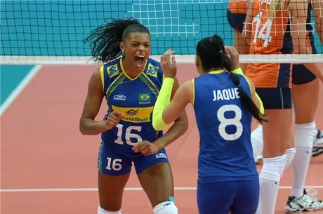 Vôlei feminino vence 'final antecipada' contra os EUA e vai à semi do Pan