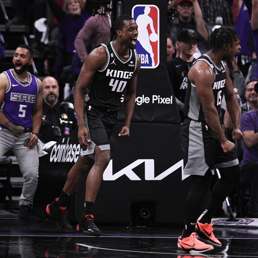 Warriors hesitam e Kings vencem a segunda nos playoffs da NBA; Sixers superam Nets