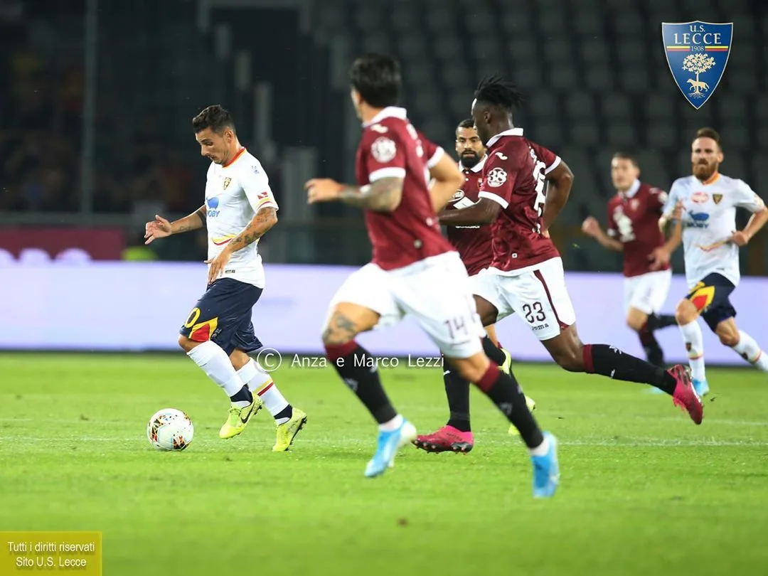 Com gol de brasileiro, Lecce bate Torino por 2 x 1 e deixa zona de rebaixamento do Italiano