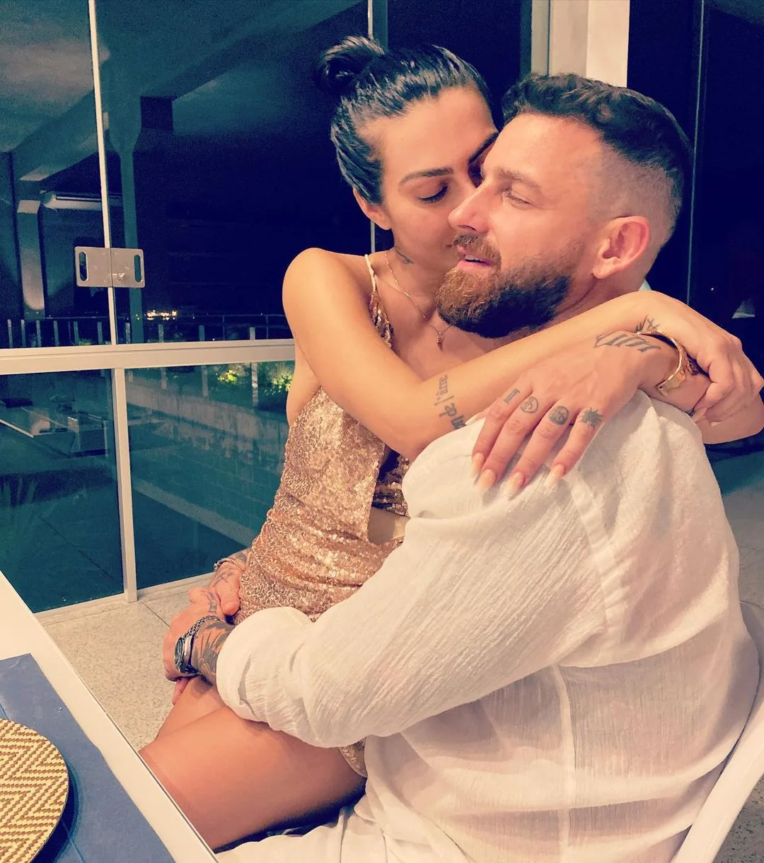 Cleo assume namoro com ex-affair e divulga a primeira foto do casal nas redes sociais