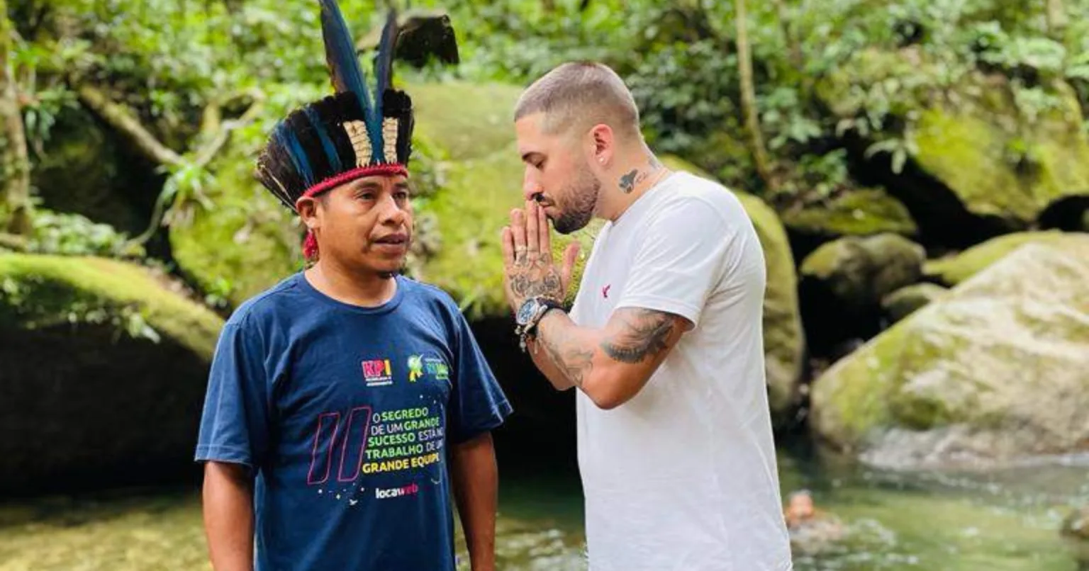 Indígenas recebem toneladas de roupa e alimentos de Jonathan Pires