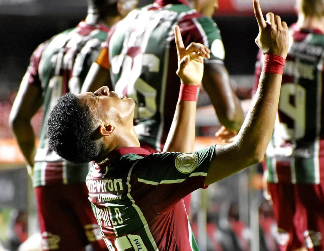 Fluminense enfrenta Fortaleza em meio a protesto de jogadores