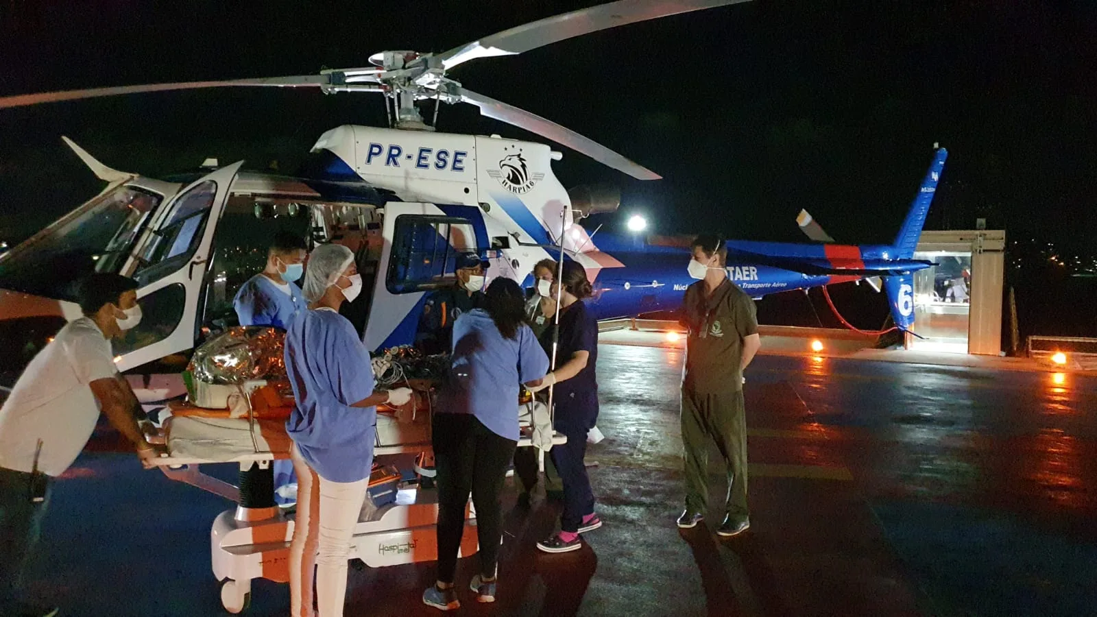 VÍDEO I Helicóptero resgata vítima de atropelamento em Guarapari