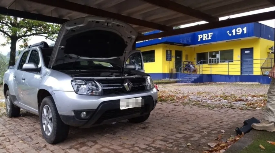 PRF recupera veículo furtado em Cariacica na BR 101 em Guarapari